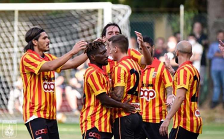 Un recente abbraccio dei calciatori