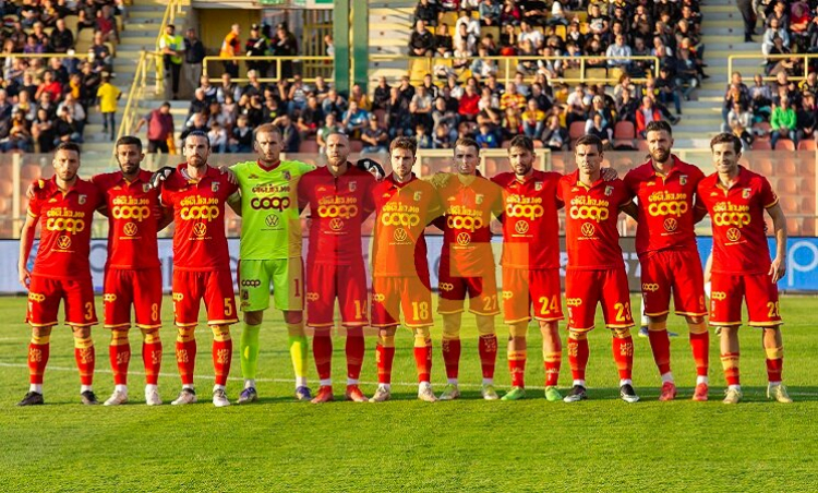 Giornata triste per la citt&agrave; di Catanzaro: Aquile con il lutto al braccio e Ultras in silenzio